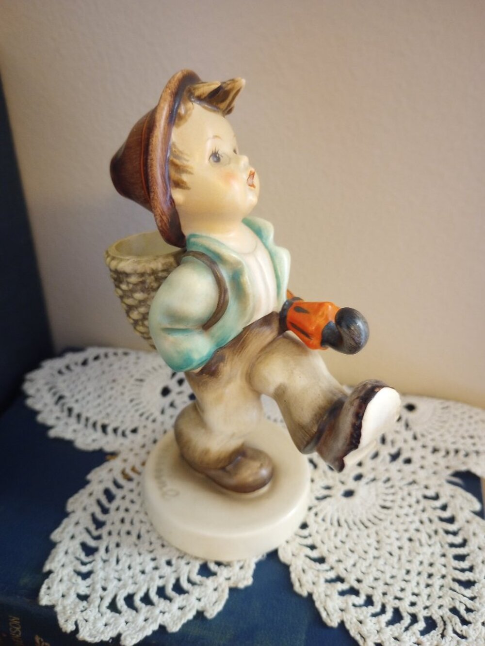 Hummel Globe Trotter #79 TMK3 Stylized Bee 1957-60